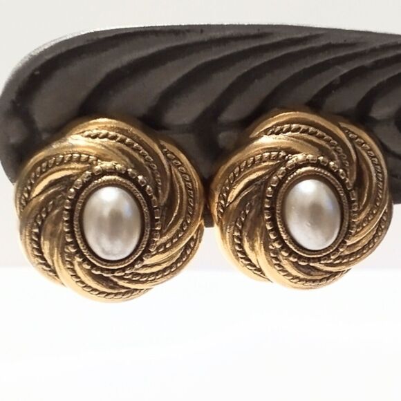 Vintage Gold Tone Swirl Faux Pearl Clip On Earrings - Picture 3 of 6
